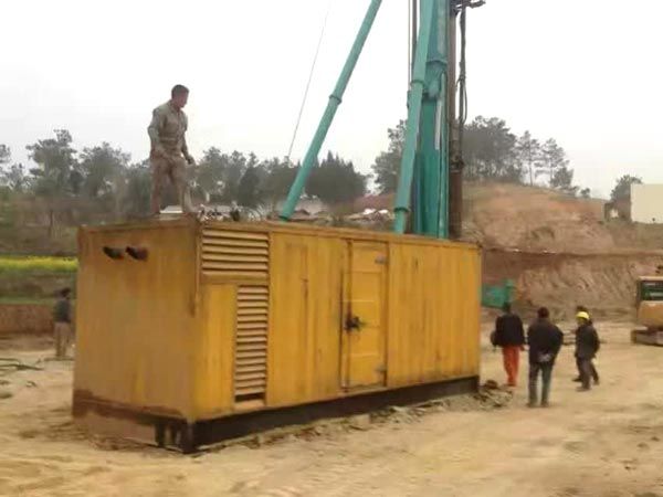 大通如何判断水冷式机油散热器密封件是否需要更换？